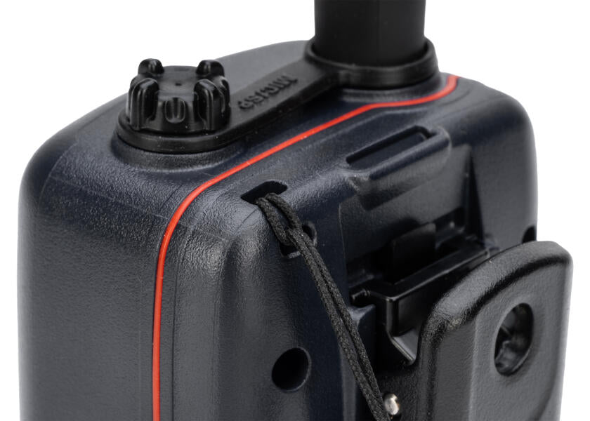 Håndholdt VHF HX320E 6W flytende med USB-C i hånd