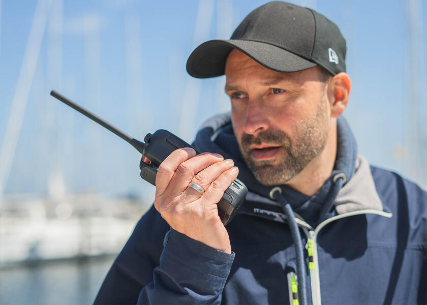 Håndholdt VHF IC-M94DE med AIS-mottaker og DSC med tilbehør