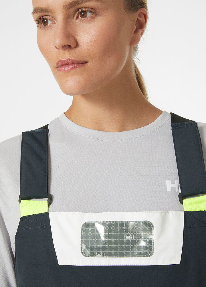 Helly Hansen logo på Newport Coastal seilerbukse dame vanntett 15 000 mm
