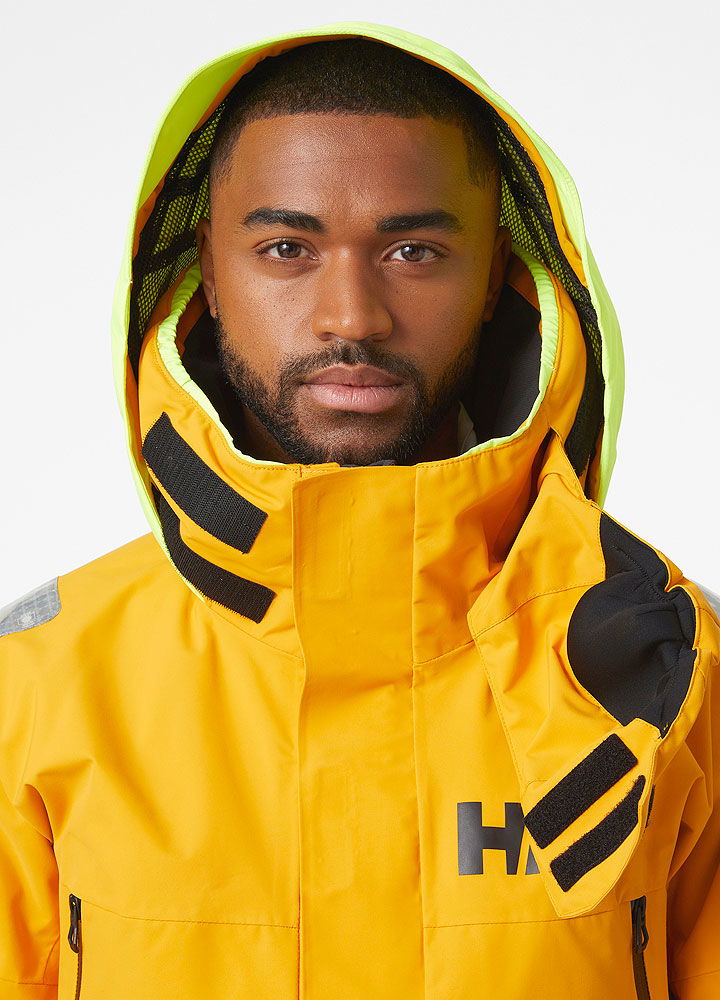 Detalj av hette på Helly Hansen Skagen offshore seiljakke herre HELLY TECH