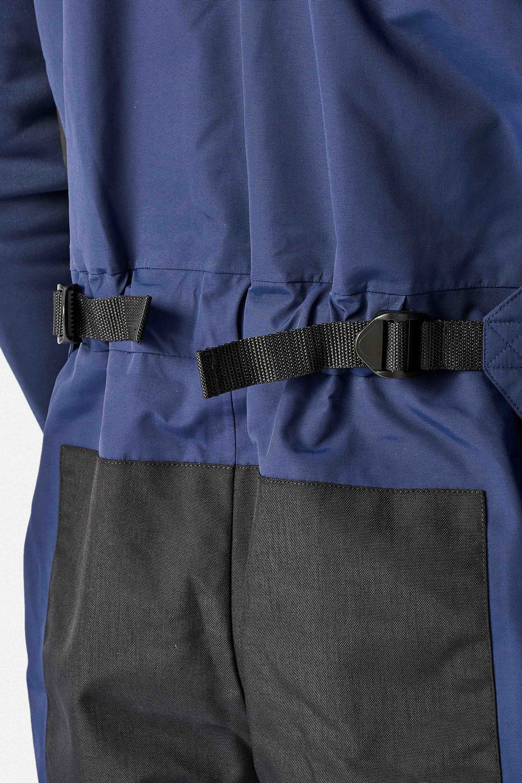 Henri Lloyd Hi-Fit Coastal seilerbukse montert på modell