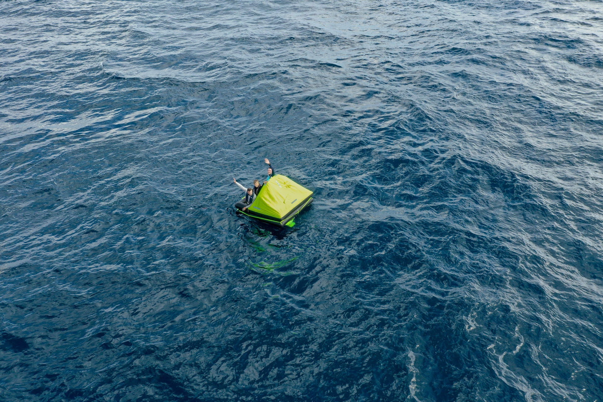 HERO redningsflåte Offshore ISO 9650-1A 4 personer container nærbilde av LED-belysning