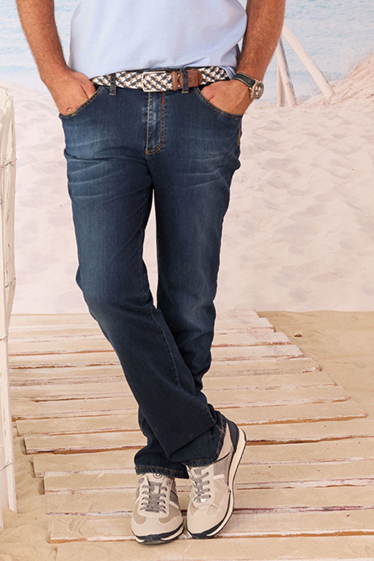 High stretch jeans lett denim 7,5 unse helfigur på modell