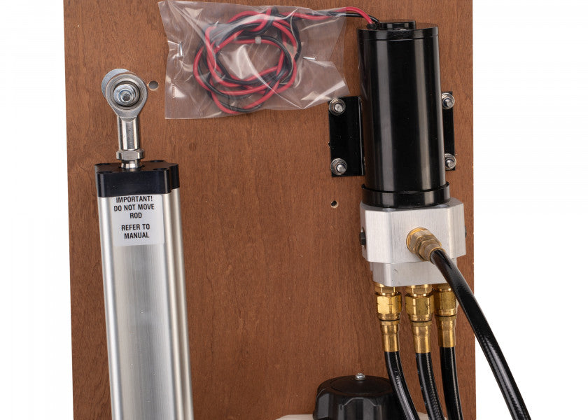 Hydraulisk lineæraktuator for autopilot Type 2 12V 585 kg montert på båt