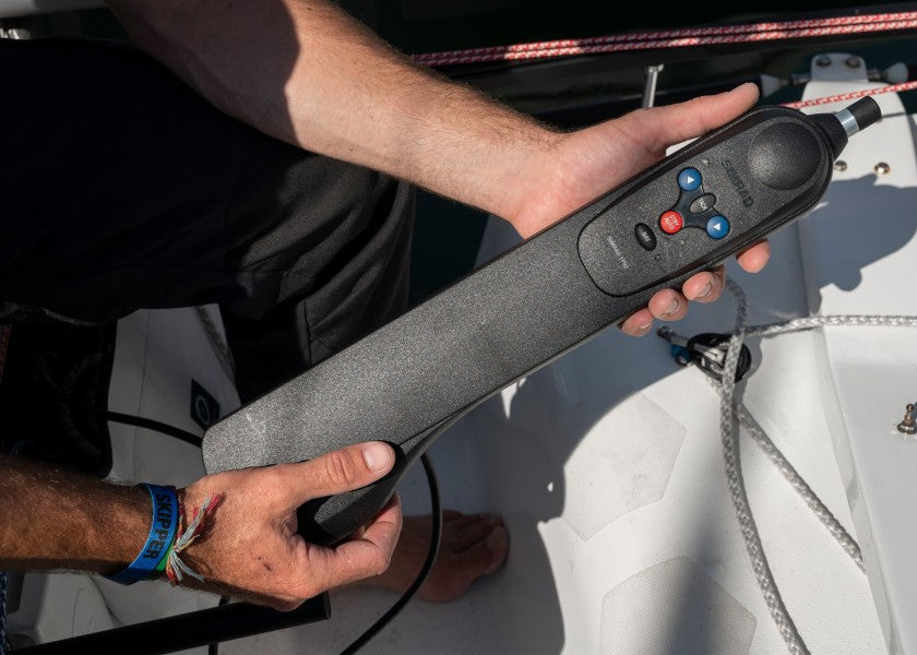 Pinnenpilot TP 32 12V maks 6300 kg deplasement 85 kg skyvekraft - SIMRAD