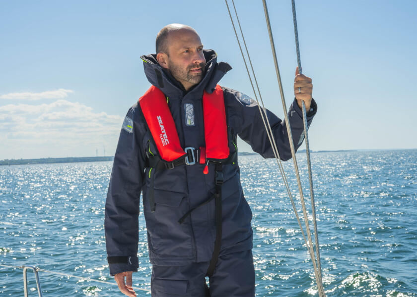 Automatvest CLASSIC 165 rød 165N m/sele polyester - SEATEC