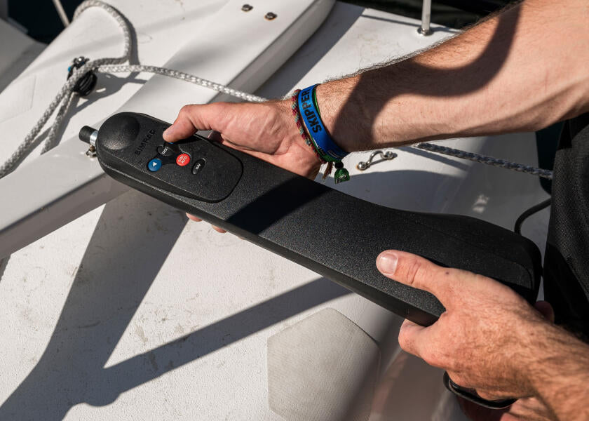 Pinnenpilot TP 22 12V maks 5000 kg deplasement 70 kg skyvekraft - SIMRAD
