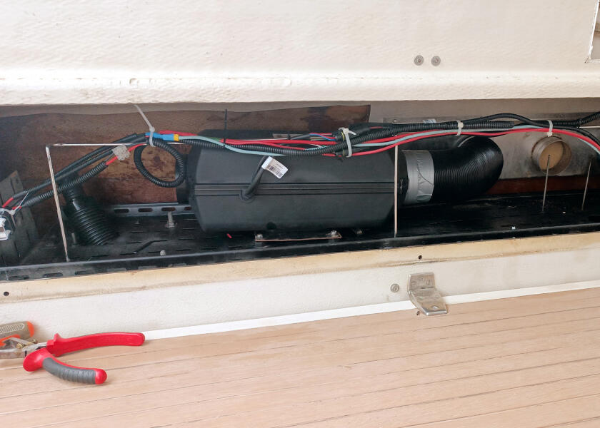 Dieselvarmer 2D 12V 2 kW med brakett for båt 2-7,5 m - Autoterm