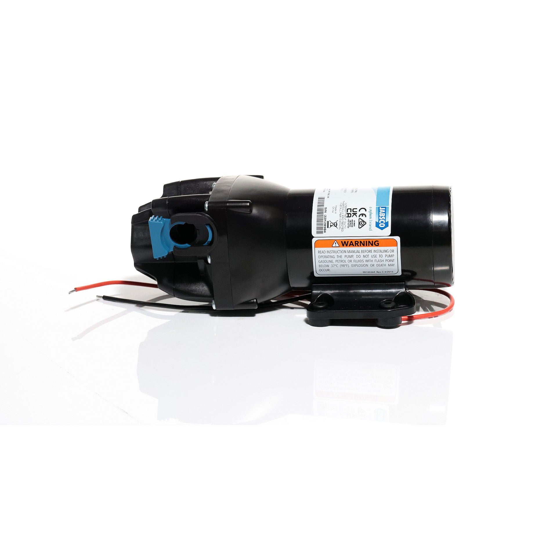 Montert Jabsco PAR-Max 4.0 spylepumpe kit 24V på båtdekk