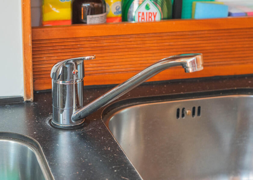 Montert Kjøkkenkran ettgreps med tut 210 mm - BAVARIA