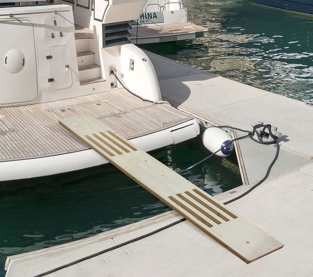 Landgang teak 2400 mm 270 mm bred 12 kg - Compass detalj av teakoverflate