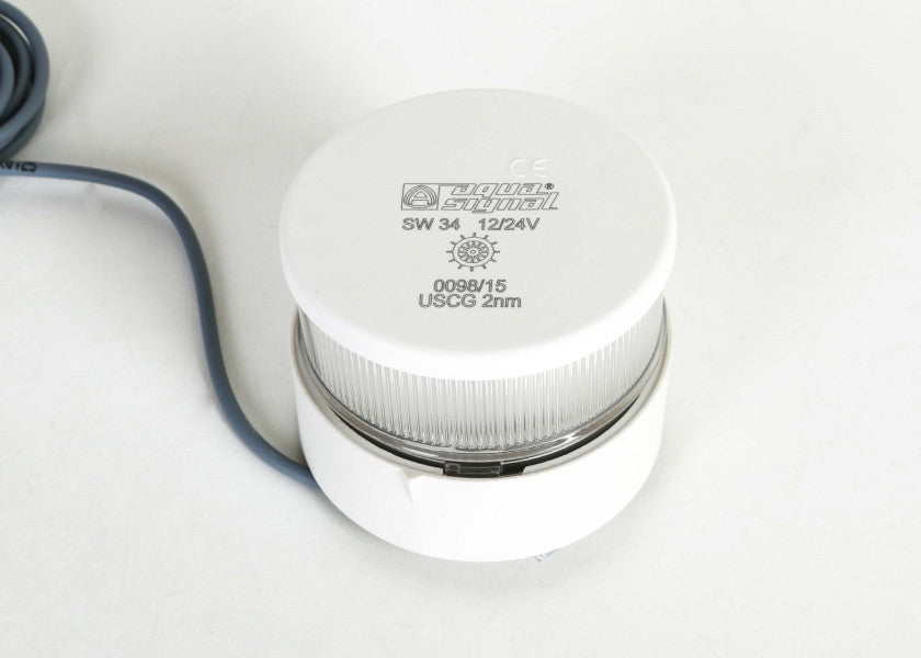 Montert LED ankerlanterne Serie 34 hvit på båt