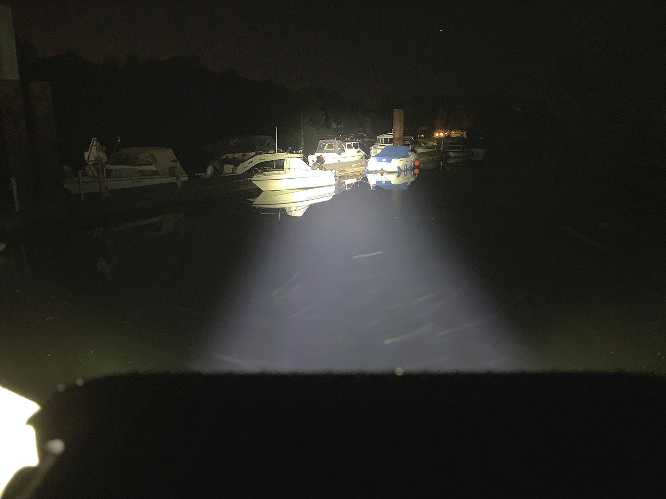 LED dekkslys 2000 lumen aluminium 50 W 12/24V - Ferropilot montert på båt