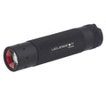 LED Lenser T2 lommelykt forfra med påslått lys