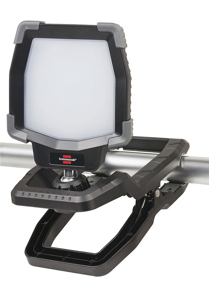 LED oppladbar lyskaster CL 4050 montert på klemme