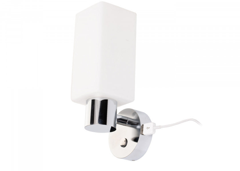 LED vegglampe LEIA LW3 med dimmer og USB-lading i bruk
