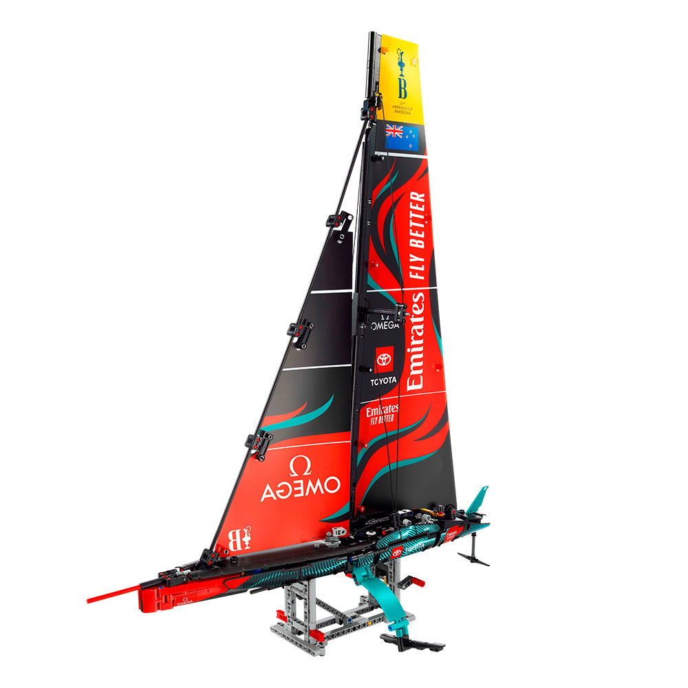 LEGO Technic 42174 Emirates Team New Zealand AC75 regattayacht forfra