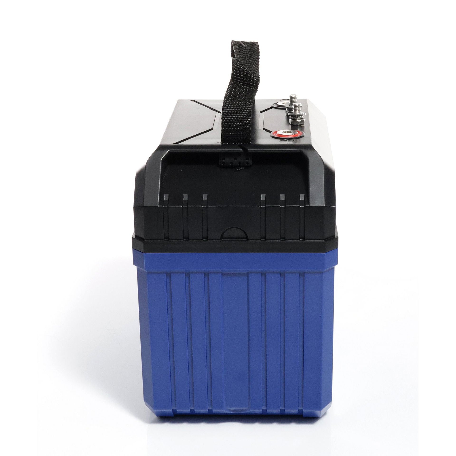Nærbilde av tilkoblinger på LiFePO4 batteri 12V 100Ah med Bluetooth