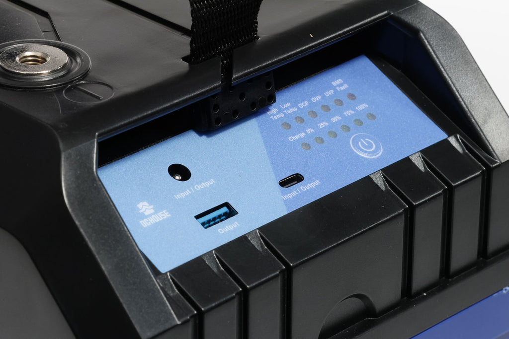 LiFePO4 batteri 12V 100Ah med Bluetooth med bæregrep