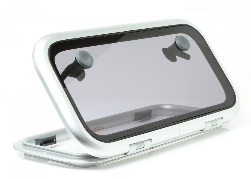 Low-profile dekksluke 556 x 278 mm aluminium røykgrå 180° detalj