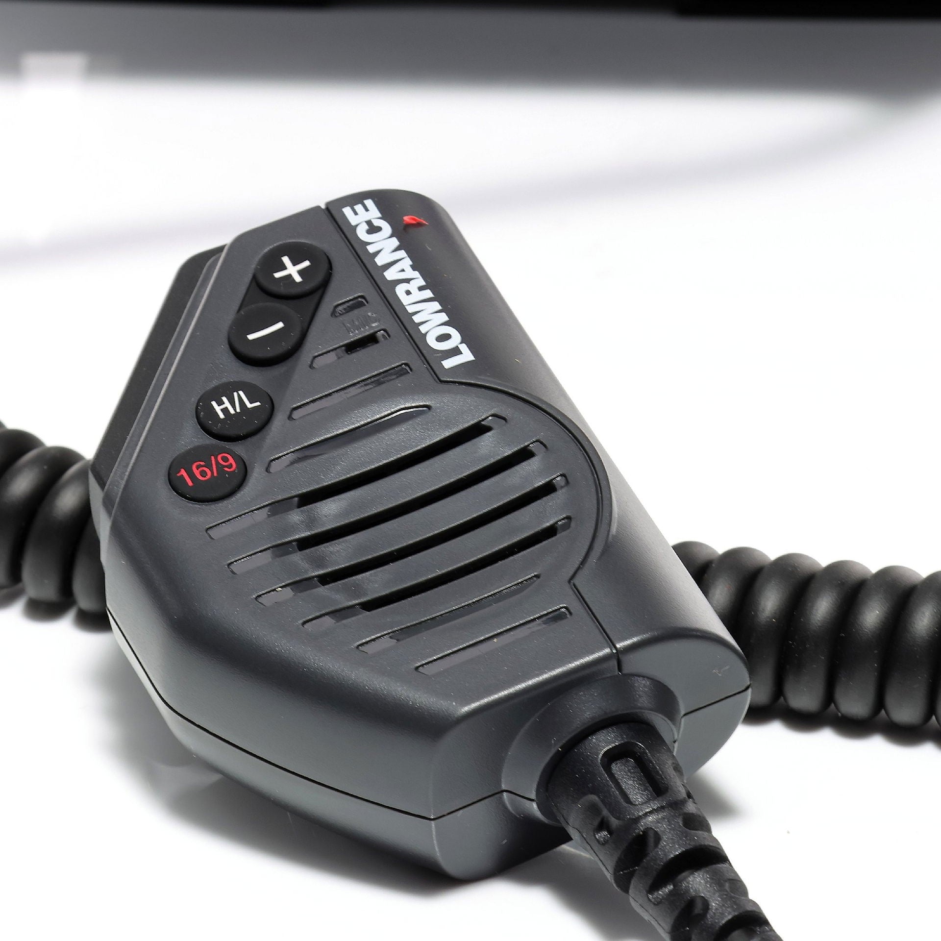 Nærbilde av skjerm på Lowrance Link-6S stasjonær VHF