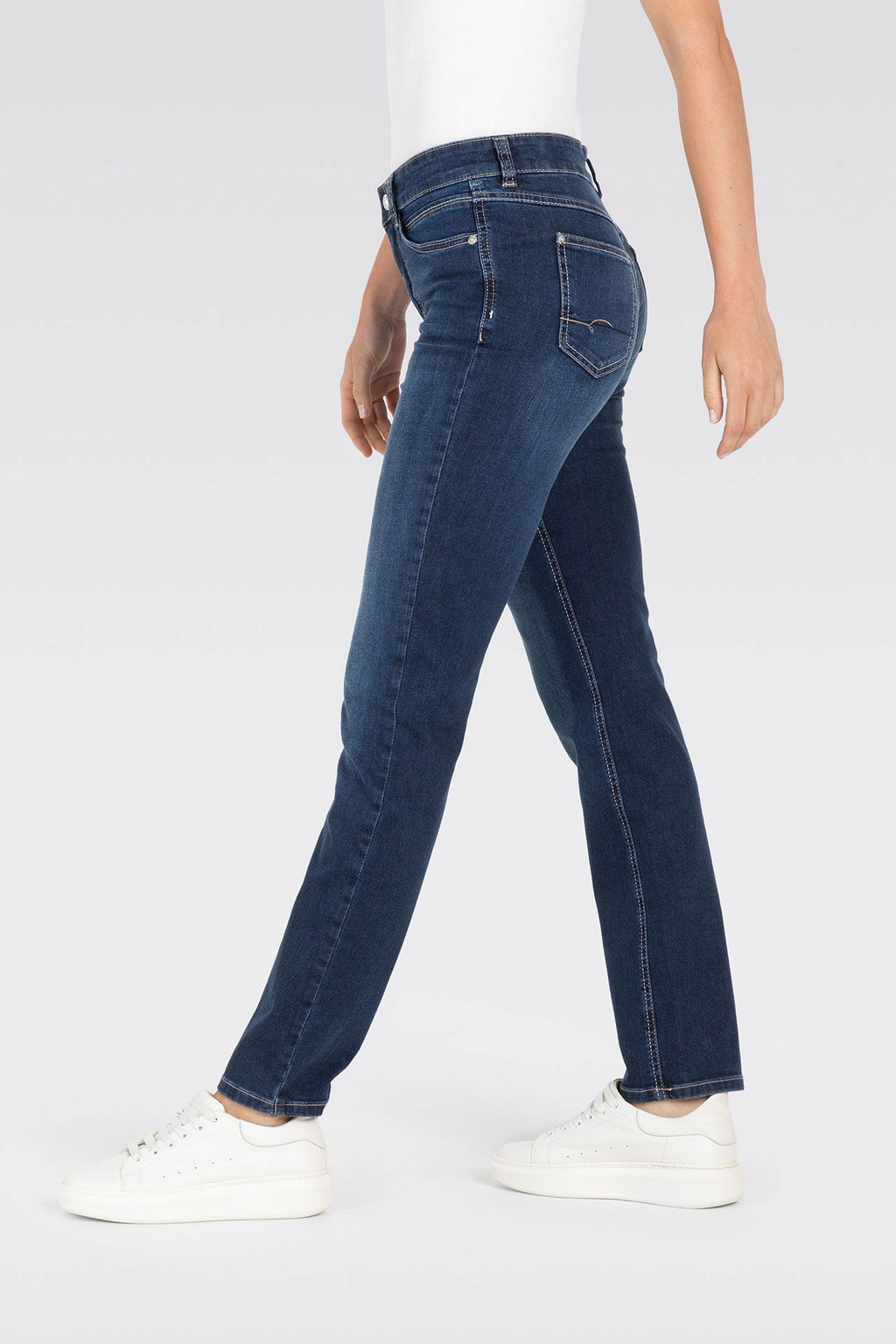 Nærbilde av stoffet i MAC Angela stretchjeans dame 5 lommers slim fit