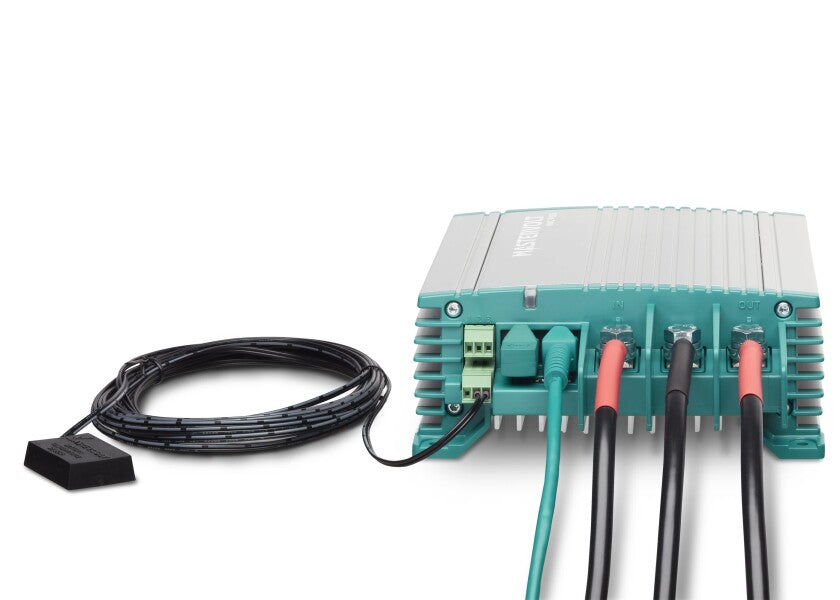 Nærbilde av Mac Plus 12/12-50 + CZone batteri-til-batteri-lader 50 A