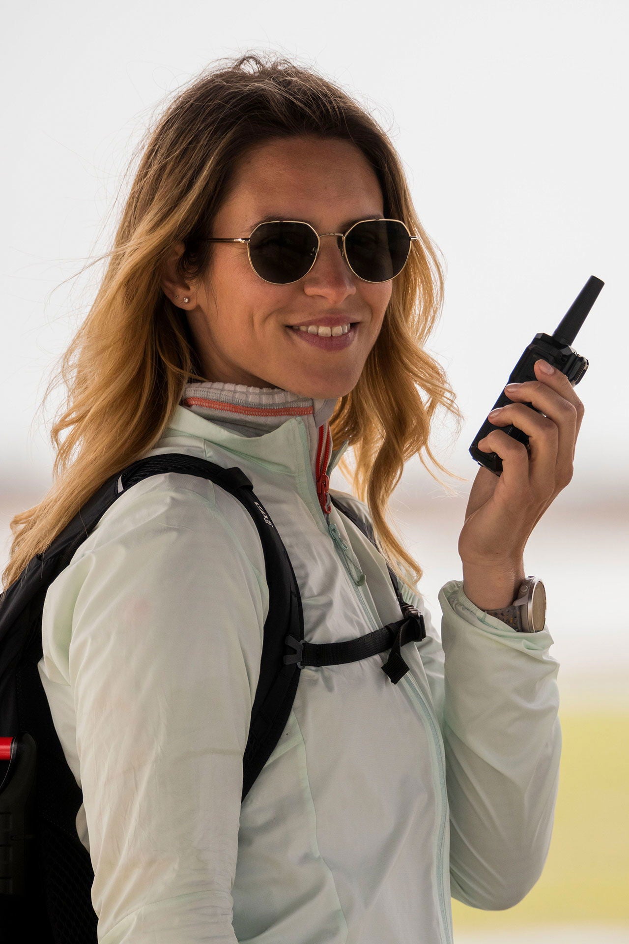 Nærbilde av Midland XT50 Pro PMR446 radio koffertsett knapp
