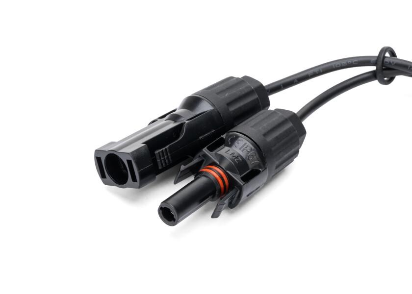 Nærbilde av Mini MPPT solcelleregulator portabel med SAE-tilkobling Sunbeam
