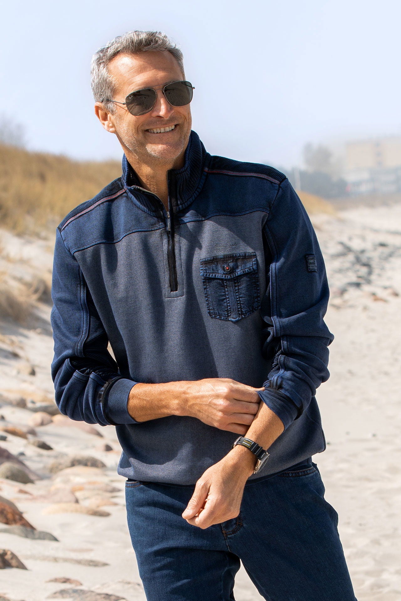 Detalj av Monte Carlo sweater med glidelås i used-look stoff