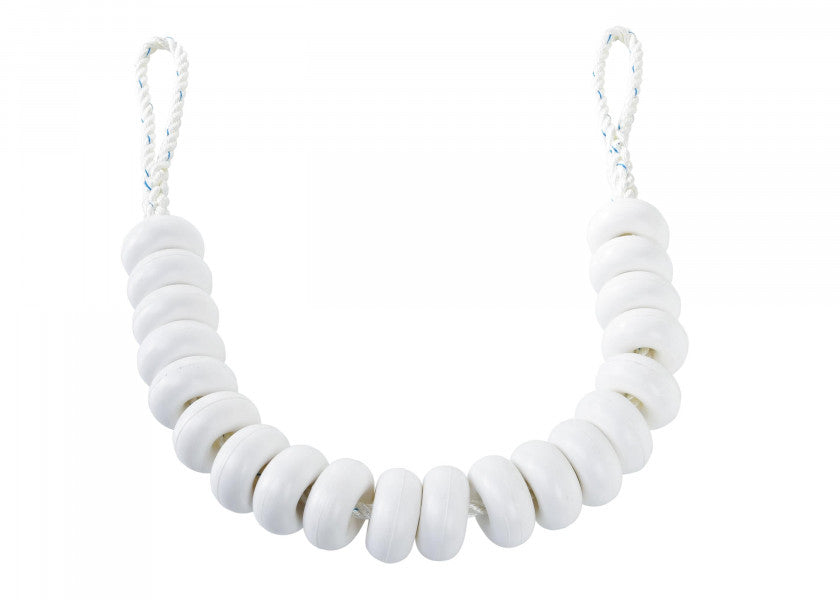 Mooringline med flytekuler for tidevann sett forfra