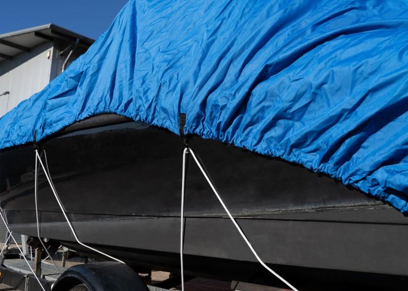 Motorbåtpresenning polyester 220 g/m² 4,3-4,9 m blå montert på båt