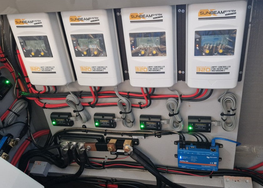 MPPT solcelleregulator MoonRay 320 bakside