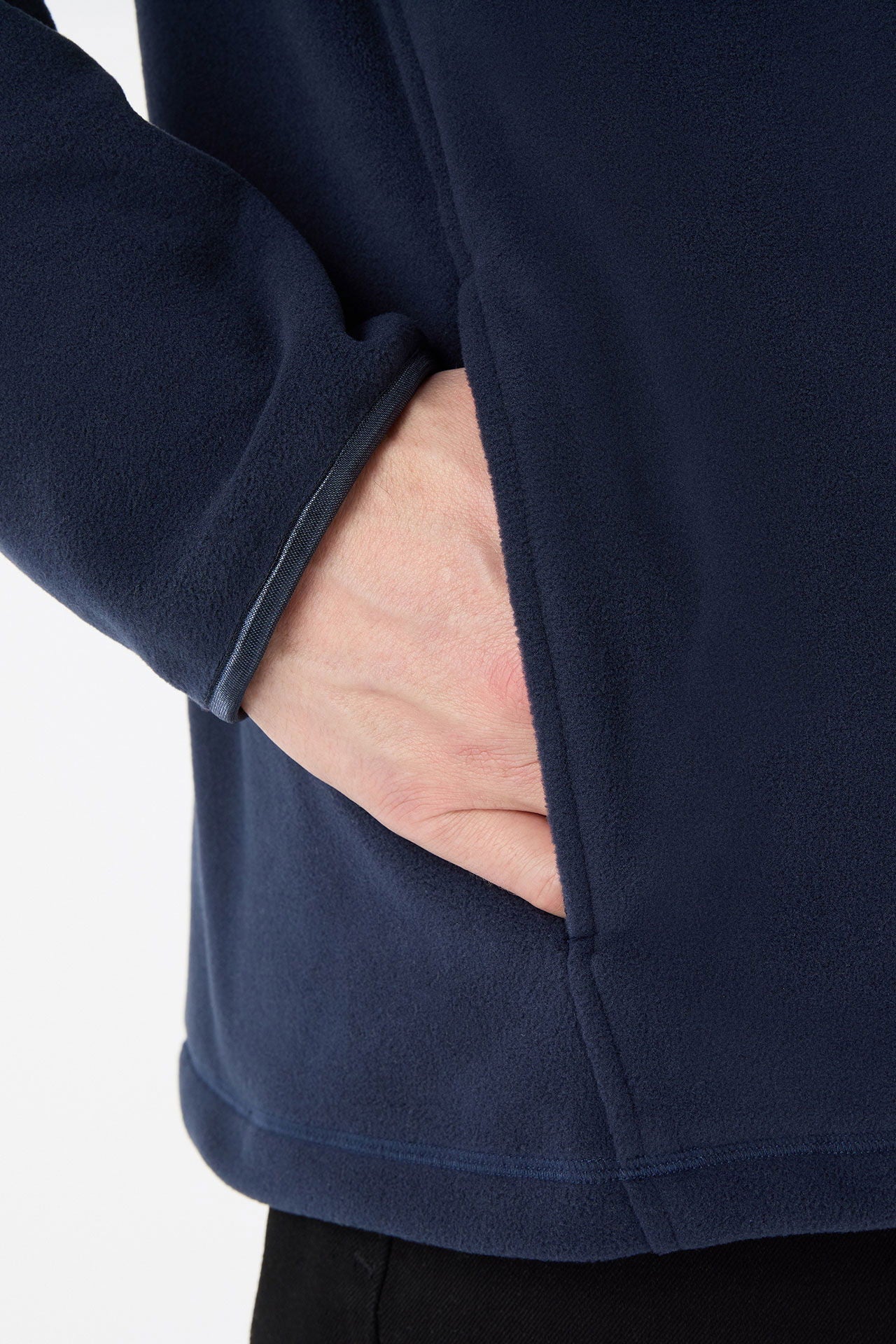 Detalj av Musto Evo Polartec 200 fleecegenser mellomlag materiale