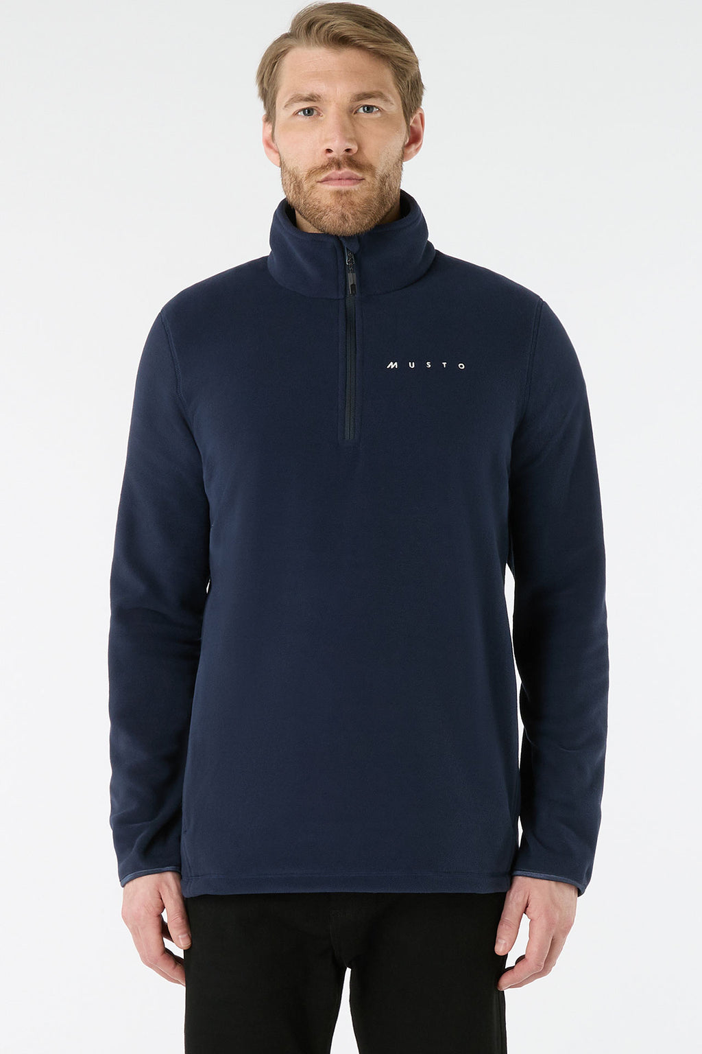 Musto Evo Polartec 200 fleecegenser mellomlag logo detalj