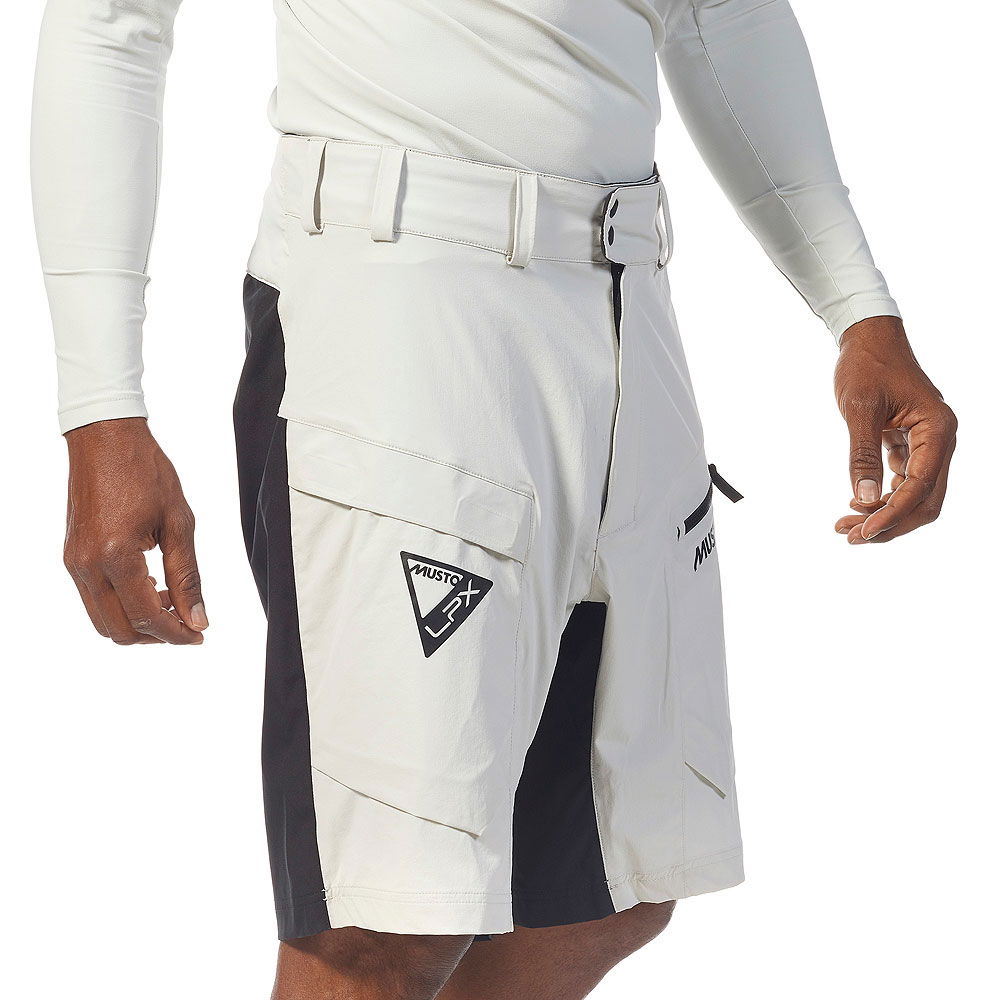 Detalj av Musto LPX Aero shorts vanntett stoff