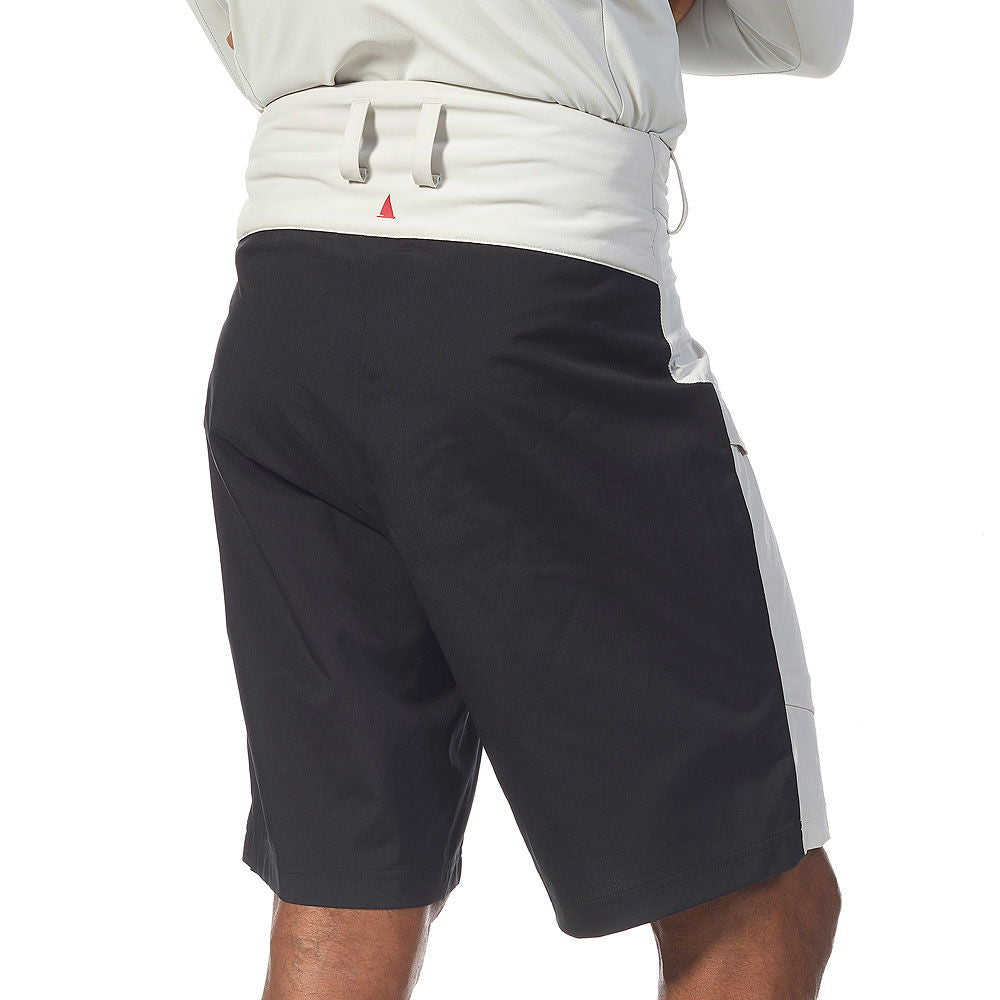 Musto LPX Aero shorts vanntett montert på modell