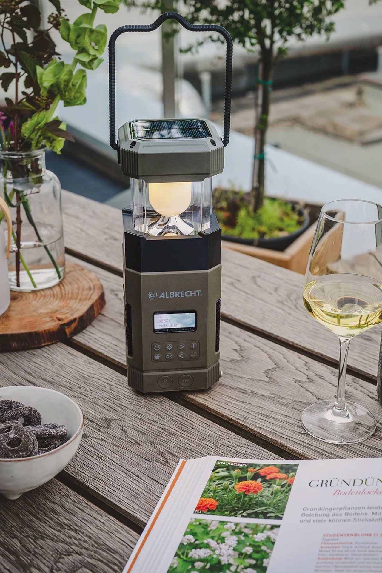 Nødradio DAB+ med sveiv, solcelle og campinglampe lysmodus campinglampe
