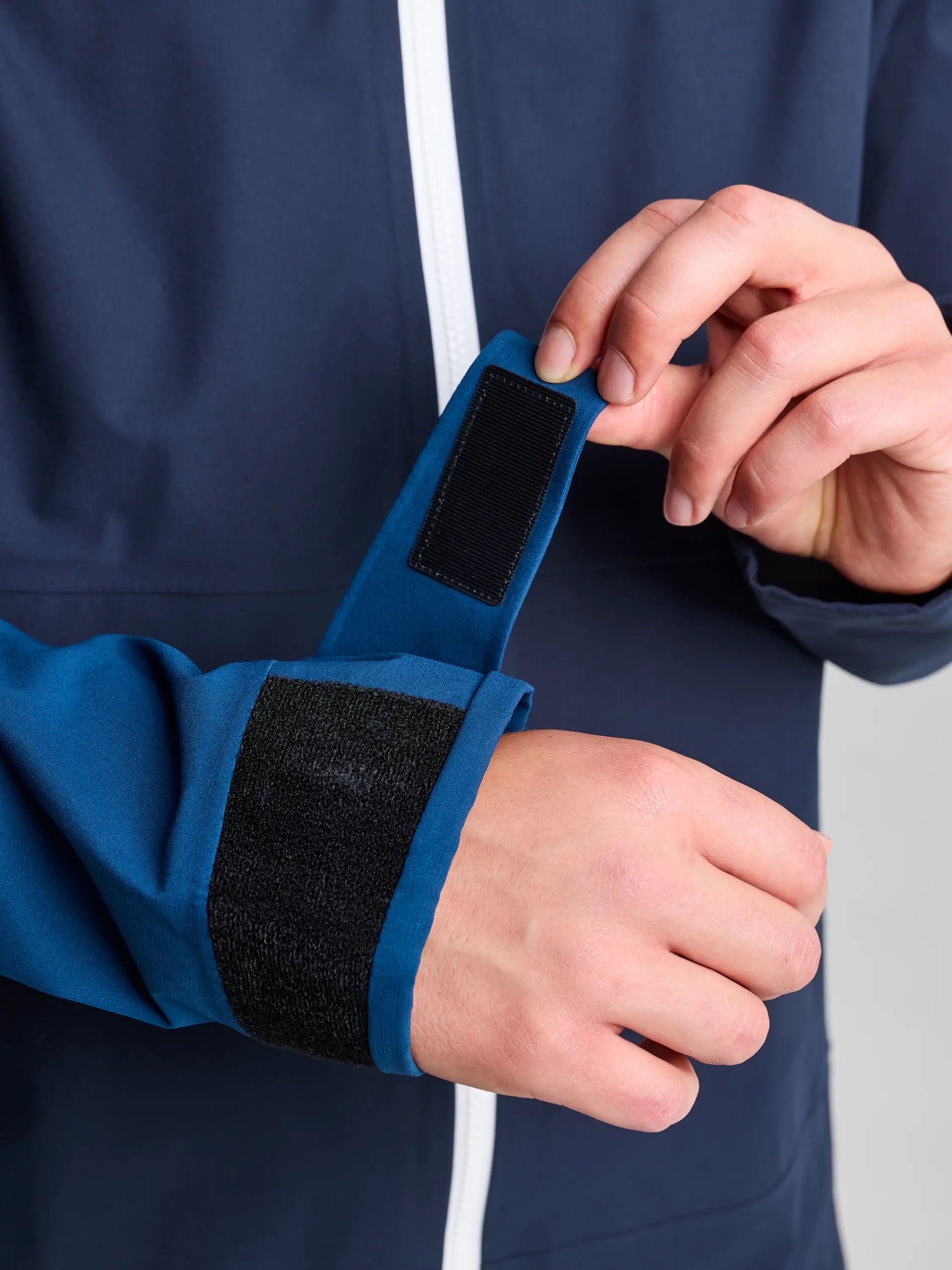 One Design seiljakke 3L ripstop resirkulert polyester montert på modell