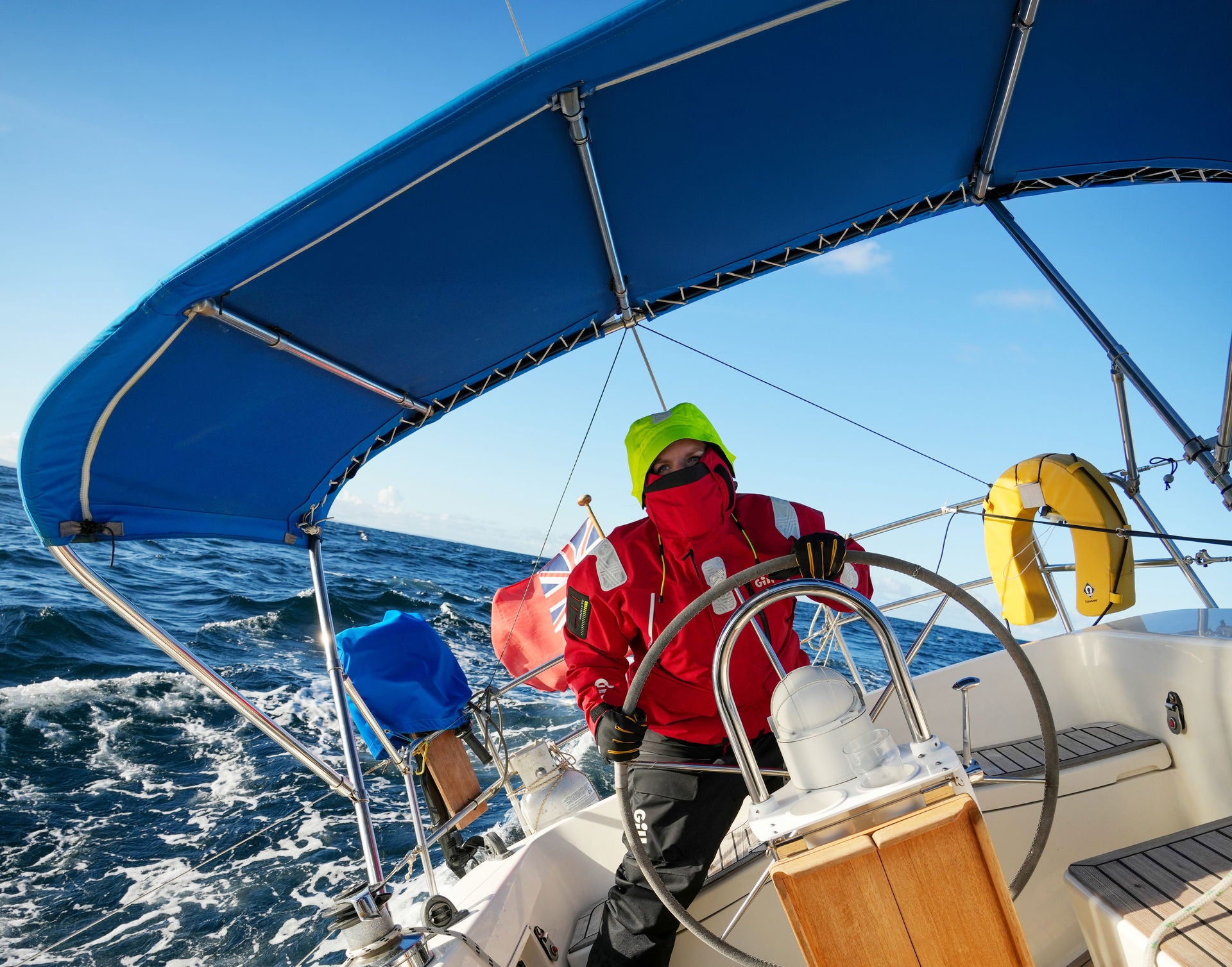 OS14 ocean seiljakke XPLORE+ 3-lags vanntett montert på seiler