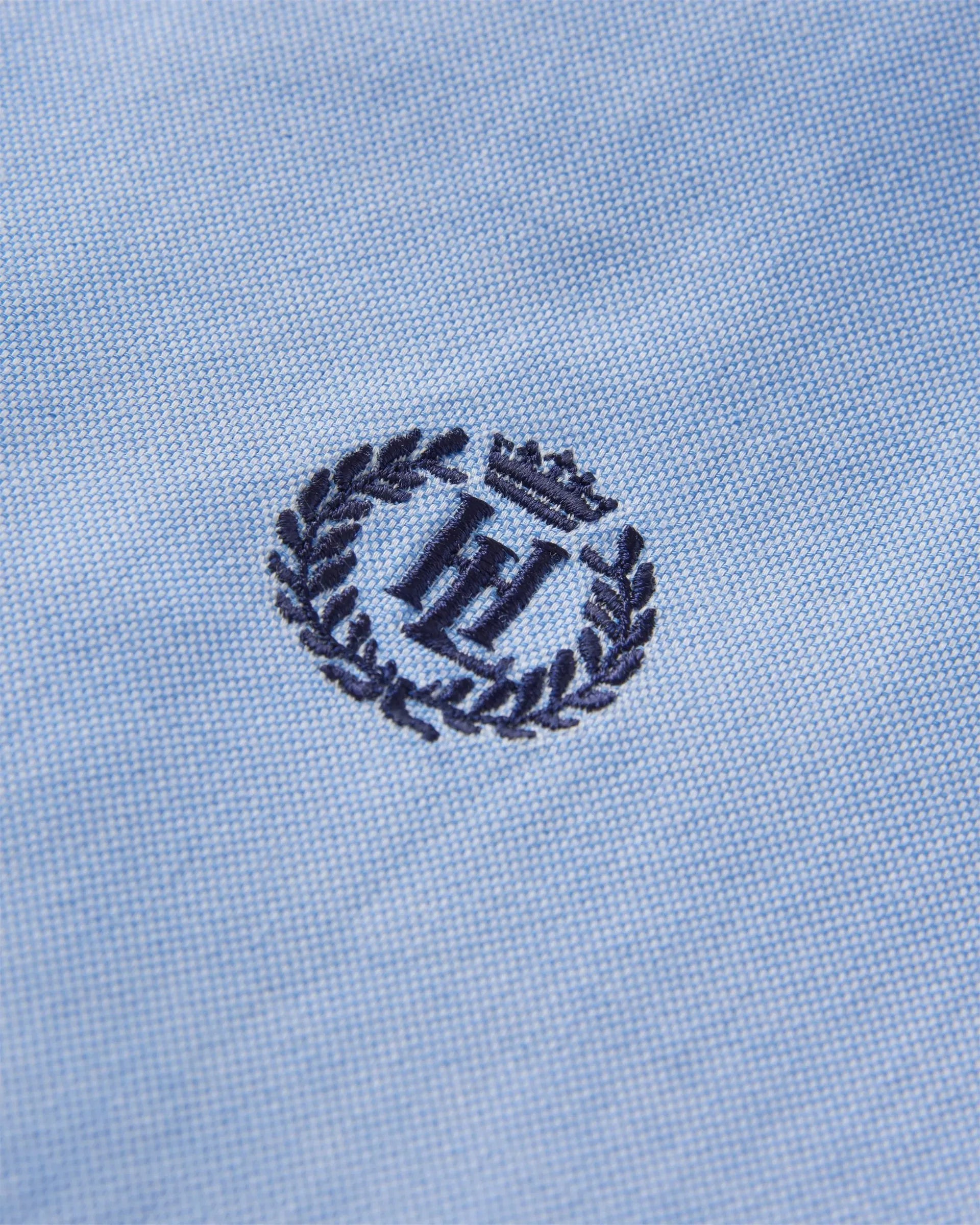 Oxford 2.0 skjorte 100 % bomull button-down nærbilde av logo