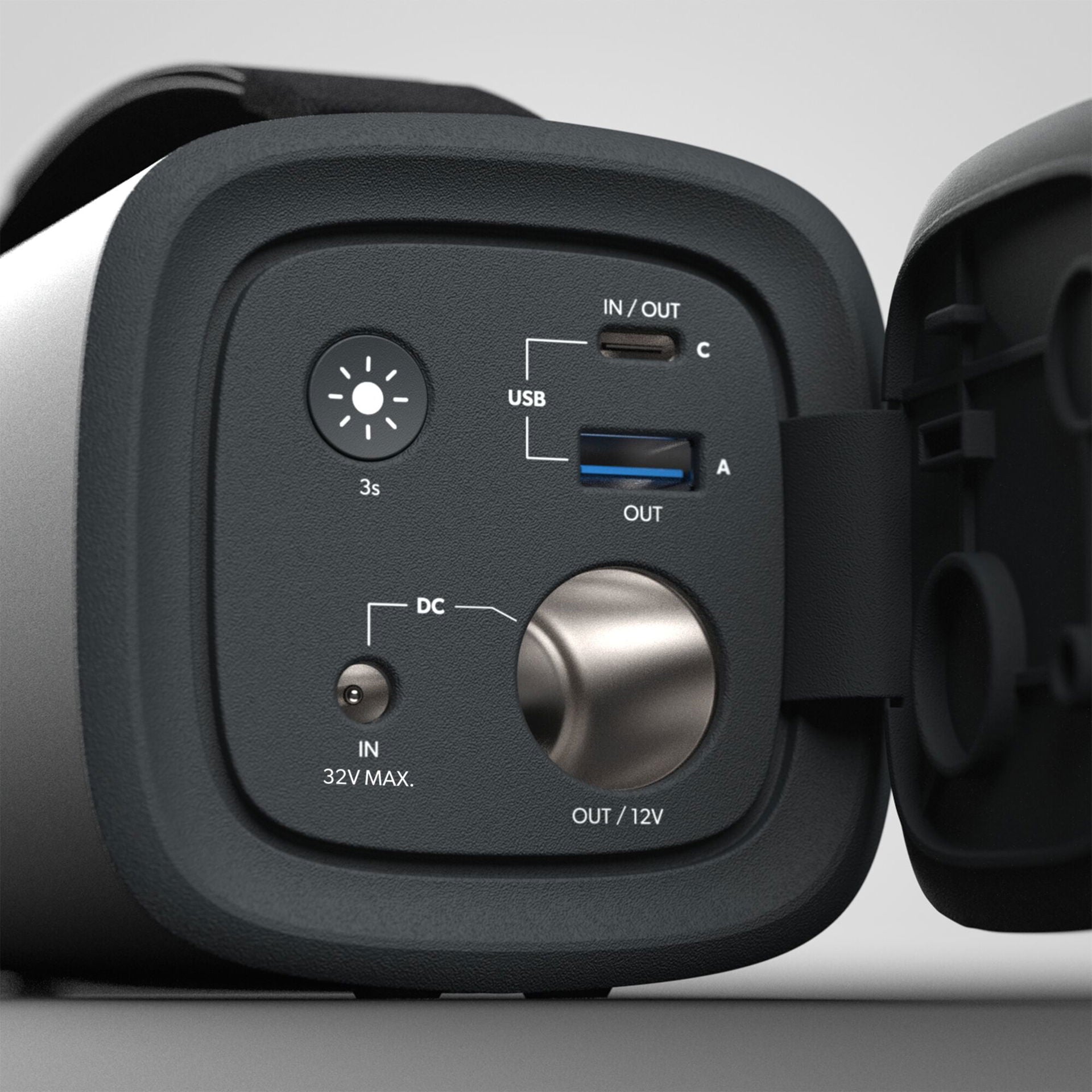 Detalj av USB-C port på Portabelt LiFePO4-batteri 15 Ah 192 Wh 12V
