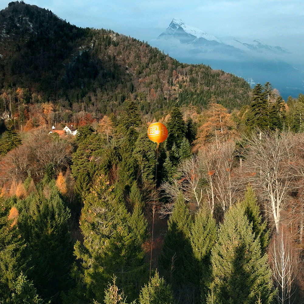 R.One Ballon Rescue System signalballong 45 m høyde i bruk utendørs