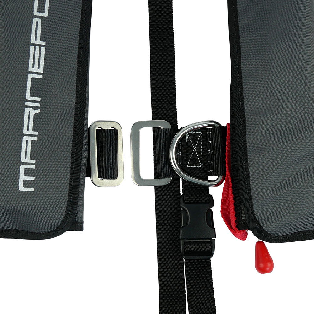 Detalj av Racer ISO automatvest 180 N med 38 g CO2-patron