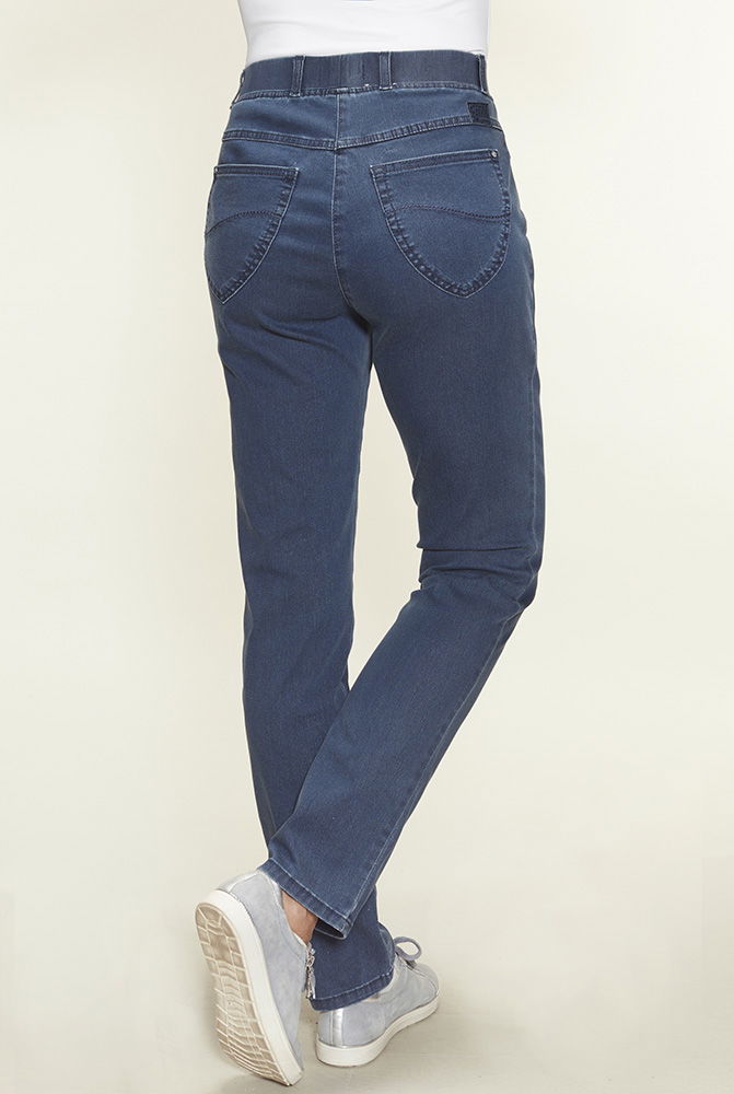 Nærbilde av stoff på Raphaela damejeans med elastisk midjebånd