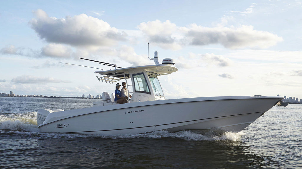 Raymarine kvantum Q24C radomantenne montert på båt