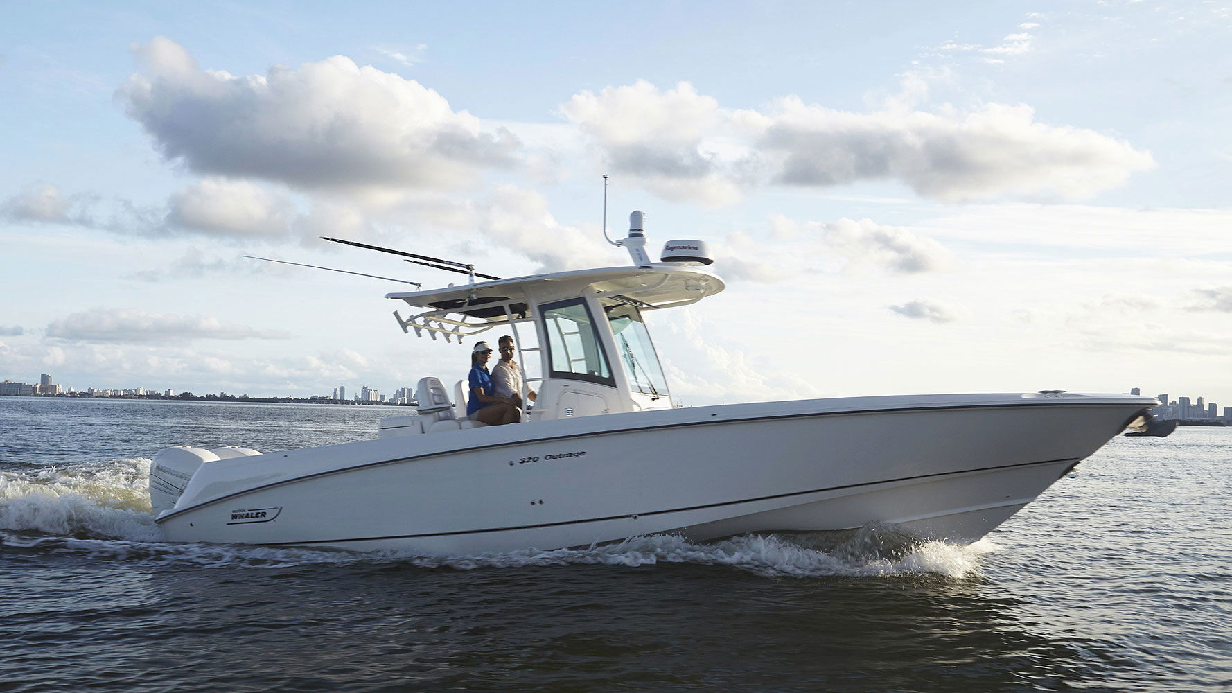 Raymarine kvantum Q24C radomantenne montert på båt