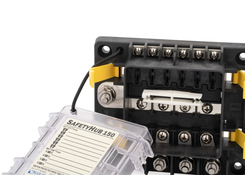 SafetyHub 150 sikringsboks 4 MIDI + 6 ATO detalj av sikringer