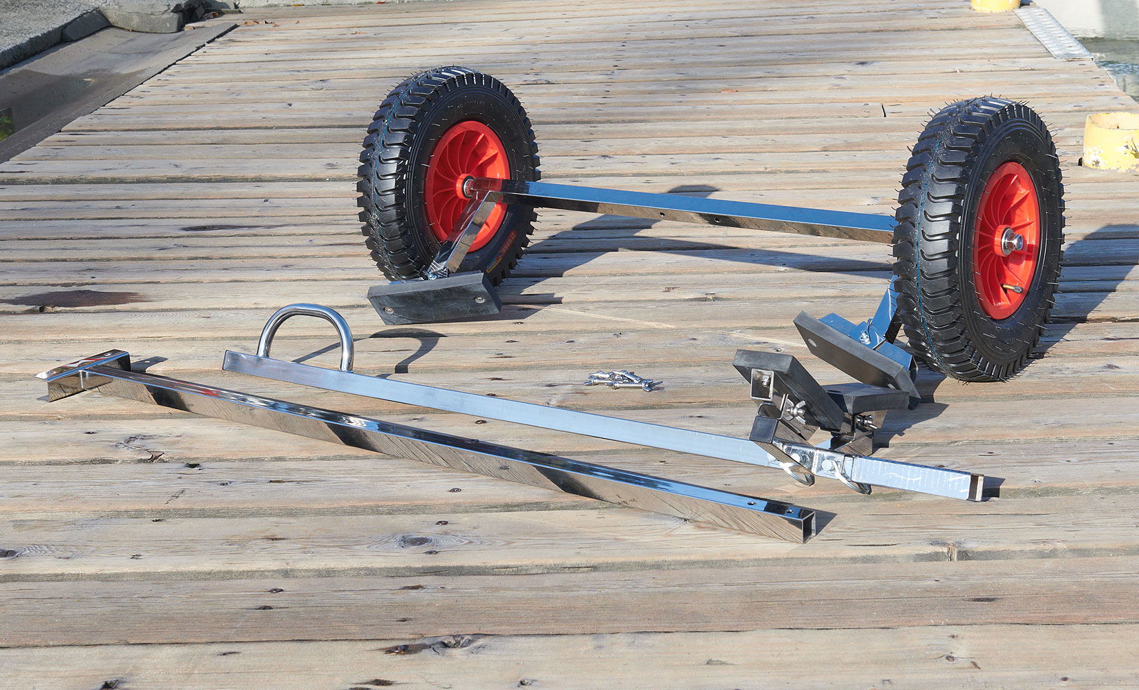 Detalj av hjul på Sammenleggbar slipvogn rustfritt stål 100 kg 2,40-3,70 m - Compass