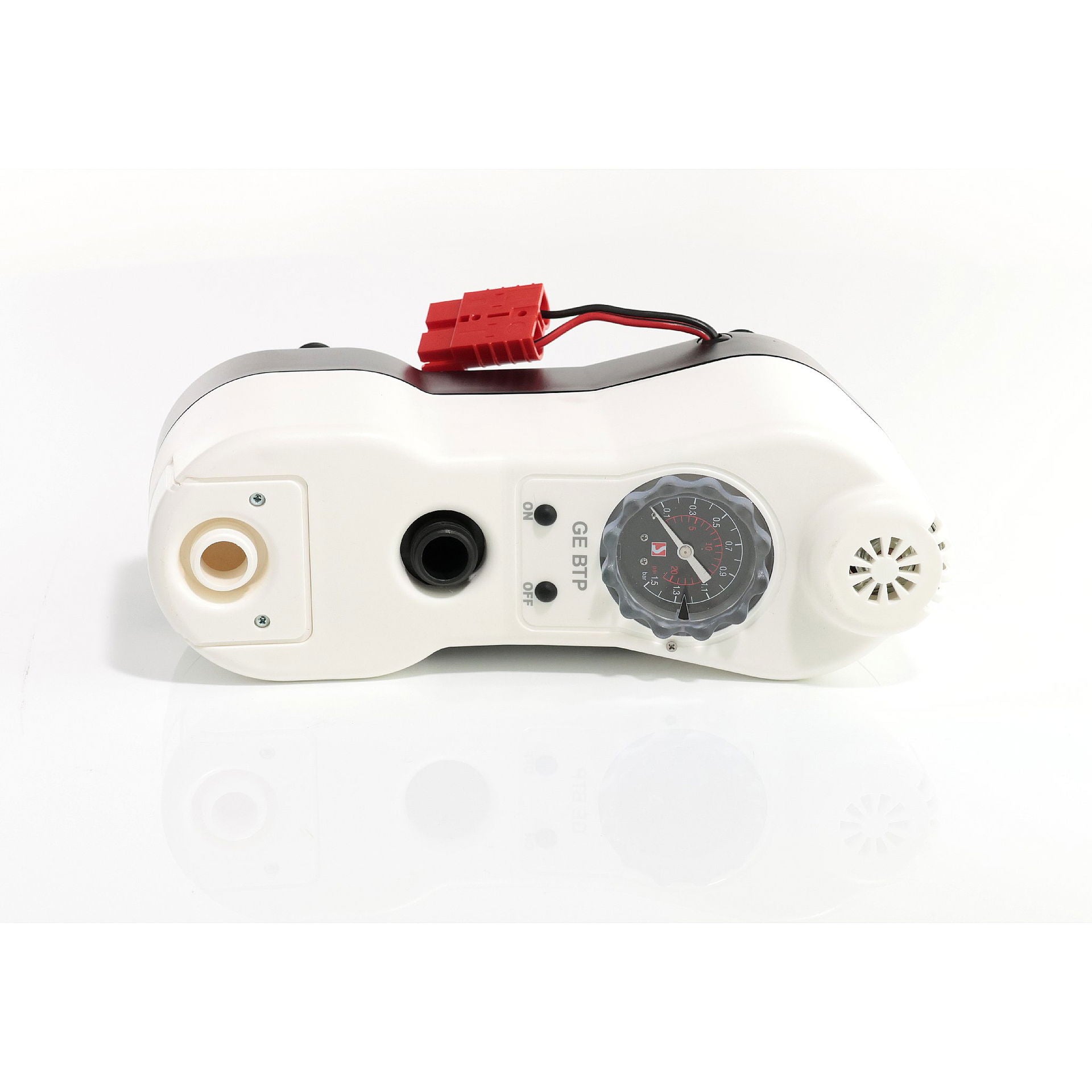 Nærbilde av ventiltilkobling på Scoprega GE BTP-2 Mini/Maxi automatisk 12 V pumpe